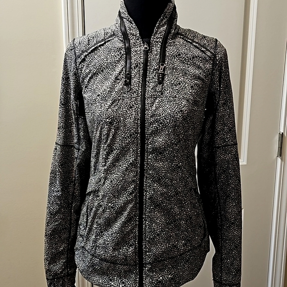 209. Lululemon Spring Forward Jacket - image 1